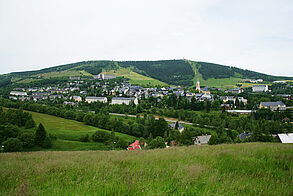 Město Oberwiesenthal v létě